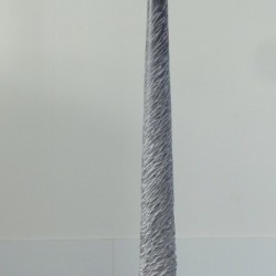 Needle 2013, Belgisch hardsteen, staal, magneet en albast, (175x25x25) Verkocht.