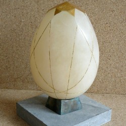 Geboorte 2008, albast  bladgoud en staal (20x14x14) € 600 Verkocht.